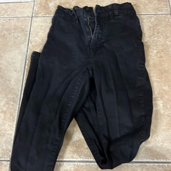 Kendall and Kylie jeans the sky scrappers - Picture 1 of 3